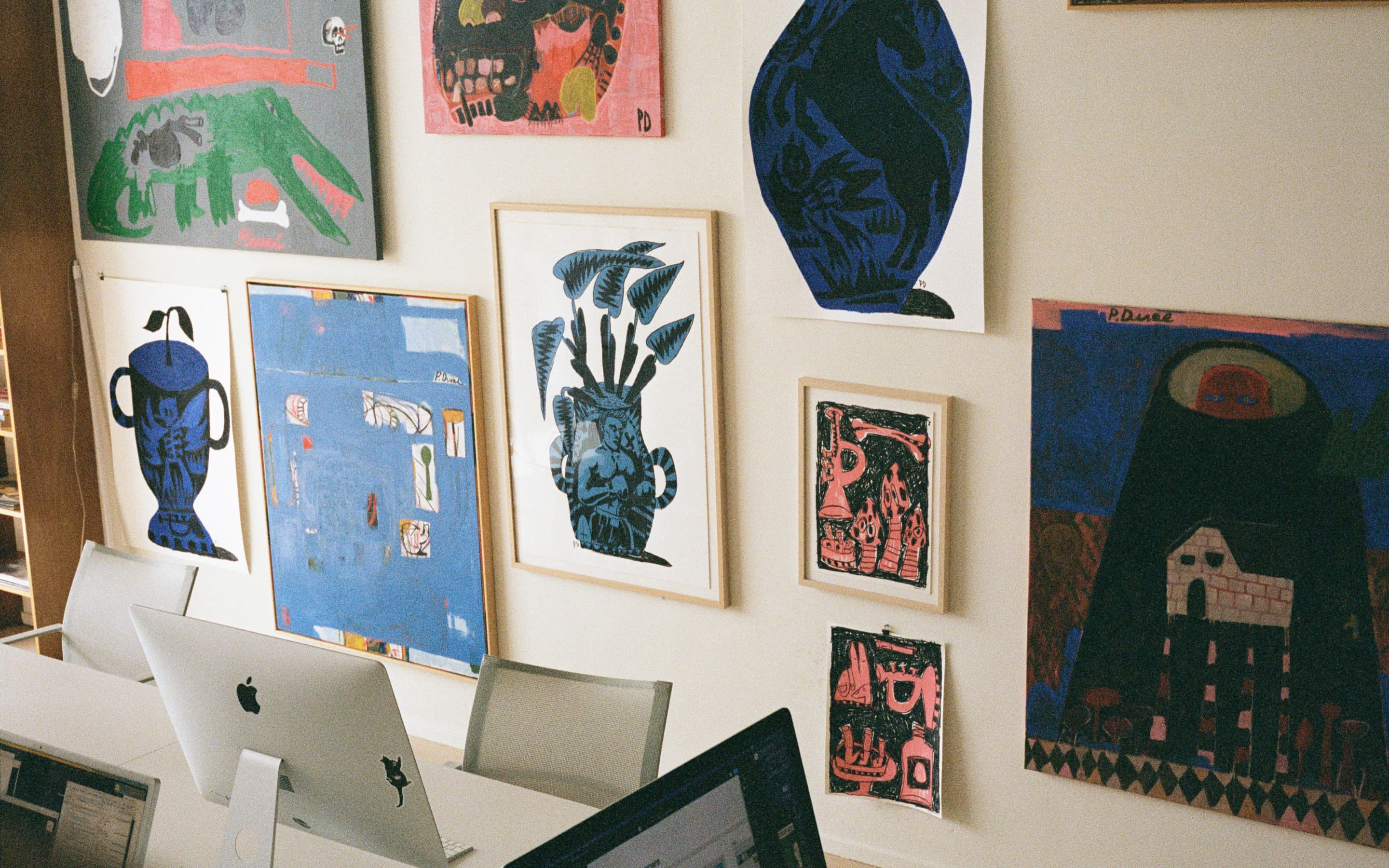Image of the Amsterdam office with the Antinomy Studio tote bag with illustration