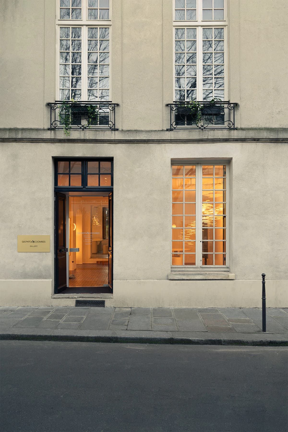 Giopato & Coombes installation at Paris Gallery